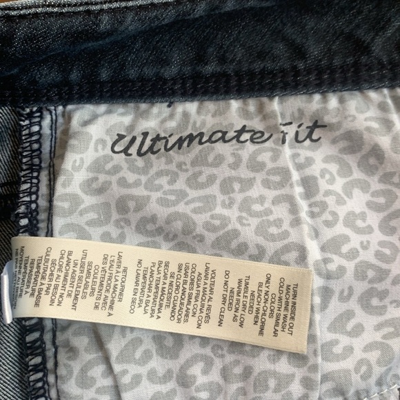 Chicos Platinum Ultimate Fit Dark Rinse Ankle‎ Stretch Size 1 (M/8) - Picture 7 of 8